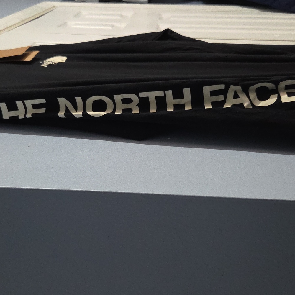 The North Face Black Long Sleeve Shirt. New With Tags - Picture 2 of 6